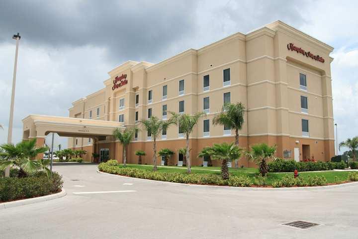 Hampton Inn & Suites Лейк Уелс Екстериор снимка